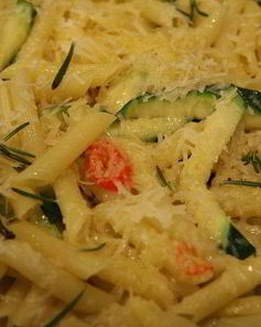 Макароны с цукини, пармезаном и розмарином
