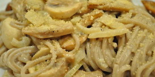 Макароны со сливками и грибами