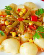 Макароны со стручковой фасолью и кукурузой