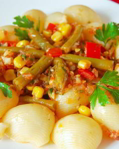 Макароны со стручковой фасолью и кукурузой