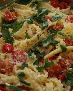 Макароны со стручковой фасолью и помидорами