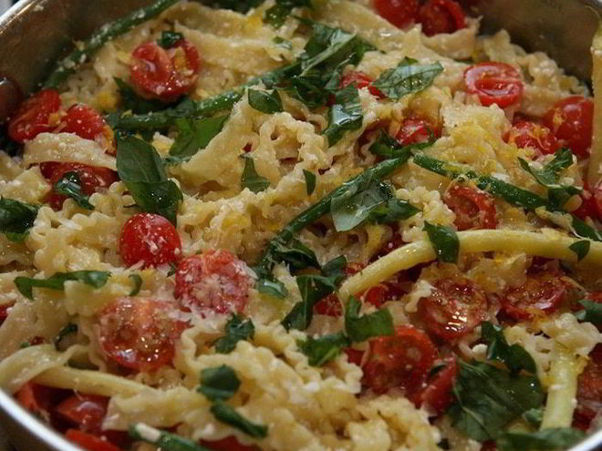 Рецепт макарон со стручковой фасолью и помидорами