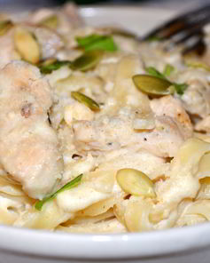 Паста альфредо с курицей по-домашнему