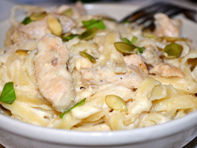Рецепт пасты альфредо с курицея по-домашнему