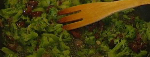 паста с брокколи, оливками и кедровыми орешками. Шаг 12