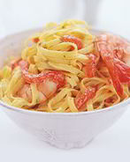 Паста с креветками и красным перцем