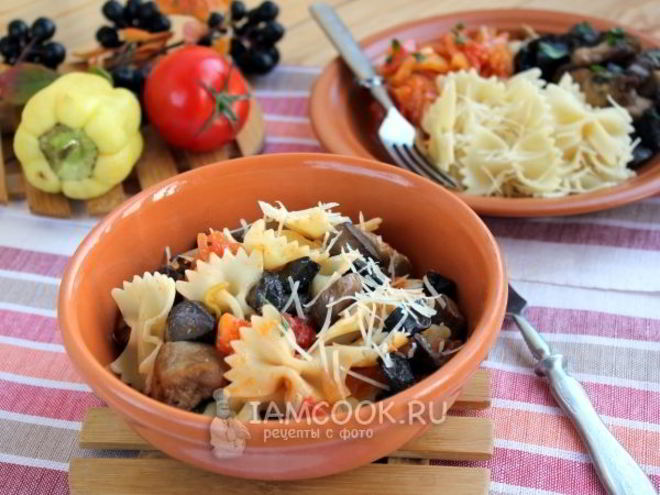 Рецепт пасты с курицей, грибами и овощным соусом