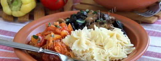 паста с курицей, грибами и овощным соусом. Шаг 14