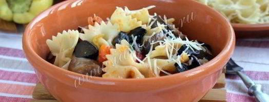 паста с курицей, грибами и овощным соусом. Шаг 15