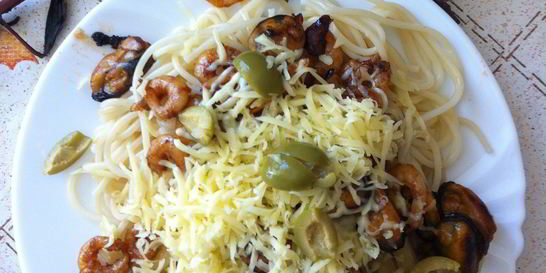 Паста с морепродуктами и соевым соусом