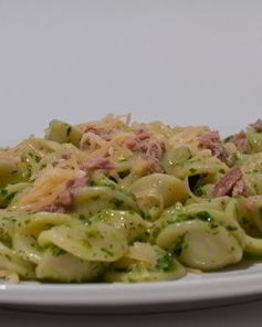 Паста с песто и тунцом