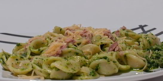 Паста с песто и тунцом