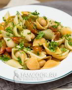 Паста с помидорами и фасолью