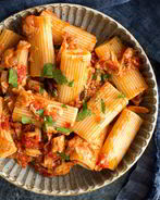 Паста с тунцом и томатами