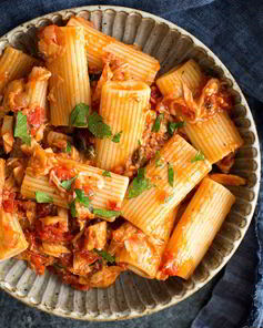 Паста с тунцом и томатами