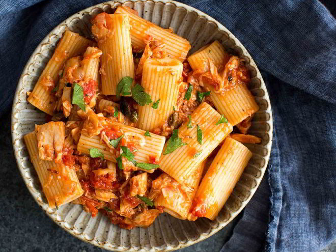 Рецепт пасты с тунцом и томатами