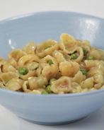 Паста с зеленым горошком и тунцом