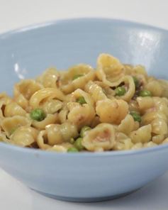 Паста с зеленым горошком и тунцом