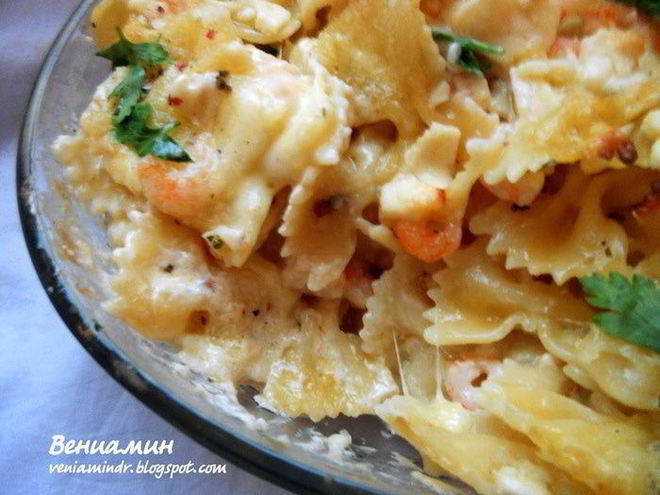 Рецепт пасты, запеченной с креветками и тремя видами сыра