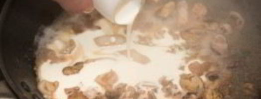 спагетти с чернилами каракатицы и морепродуктами. Шаг 5