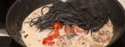 спагетти с чернилами каракатицы и морепродуктами. Шаг 7