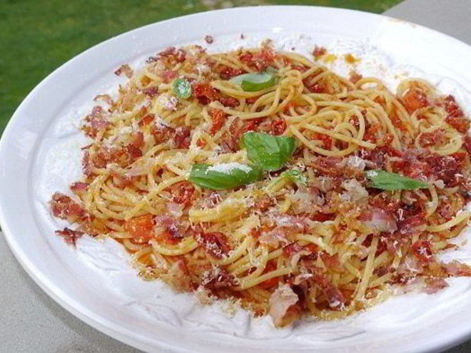 Рецепт спагетти с помидорами и беконом