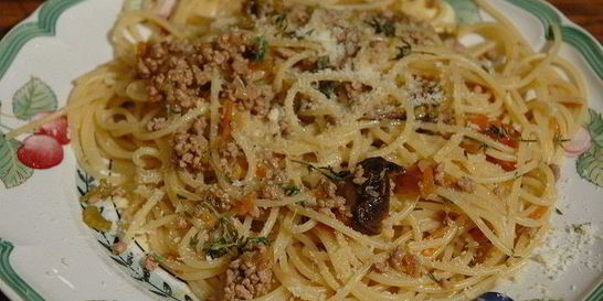 Спагетти с телятиной и сельдереем