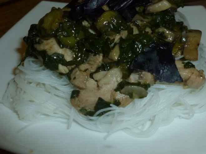 Рецепт жареной лапши со свининой и шпинатом