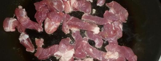 жареная лапша со свининой и шпинатом. Шаг 4