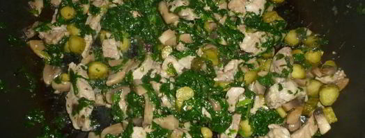 жареная лапша со свининой и шпинатом. Шаг 6