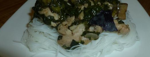 жареная лапша со свининой и шпинатом. Шаг 7