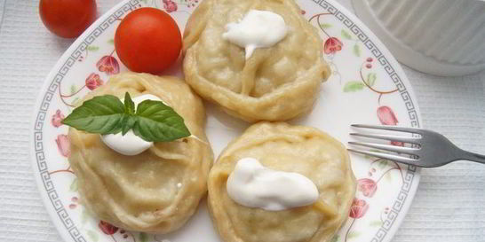 Манты со свининой и картофелем