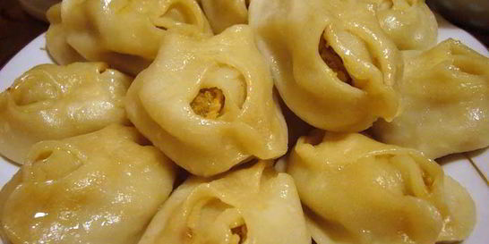 Манты со свининой и тыквой