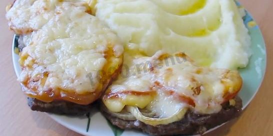 Мясо по-французски из говядины с грибам в духовке