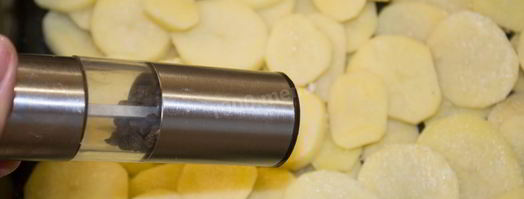 мясо по-французски классически в духовке с картошкой. Шаг 5