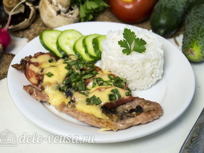 Рецепт мяса по-французски с помидорами и грибами