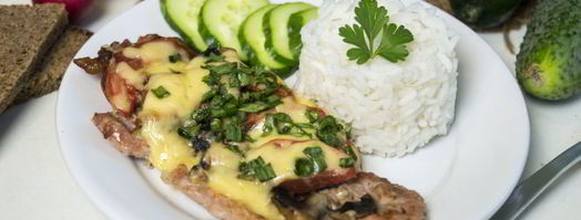 мясо по-французски с помидорами и грибами. Шаг 7