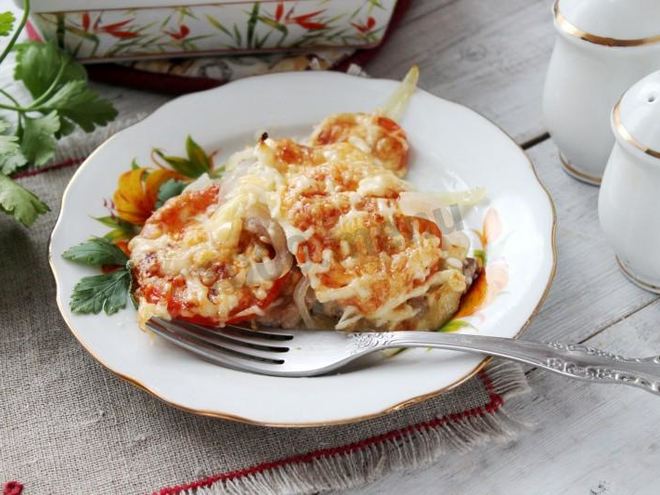 Рецепт мяса по-французски с сыром и помидорами в духовке