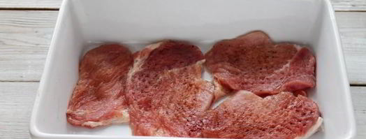 мясо по-французски с сыром и помидорами в духовке. Шаг 5