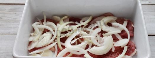 мясо по-французски с сыром и помидорами в духовке. Шаг 6