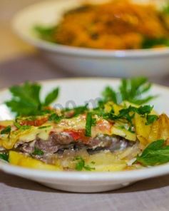 Мясо свинины по-французски с помидорами картошкой сыром