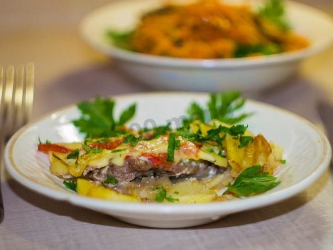 Рецепт мяса свинины по-французски с помидорами картошкой сыром