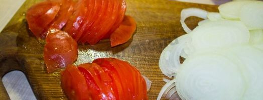 мясо свинины по-французски с помидорами картошкой сыром. Шаг 16