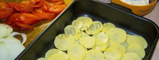 мясо свинины по-французски с помидорами картошкой сыром. Шаг 17