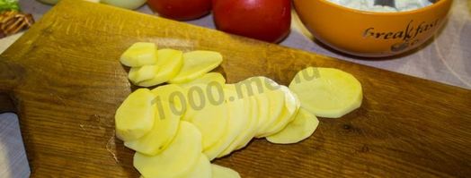 мясо свинины по-французски с помидорами картошкой сыром. Шаг 11