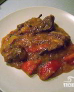 Баранина на косточке с помидорами и вином