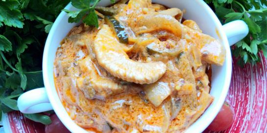 Бефстроганов с кроликом и шампиньонами