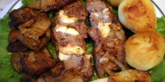 Фаршированная говядина фламбе с овощами