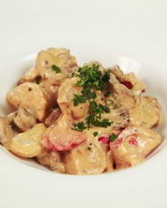 Говядина с картошкой на сковороде