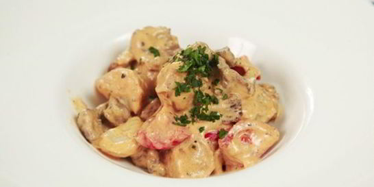 Говядина с картошкой на сковороде